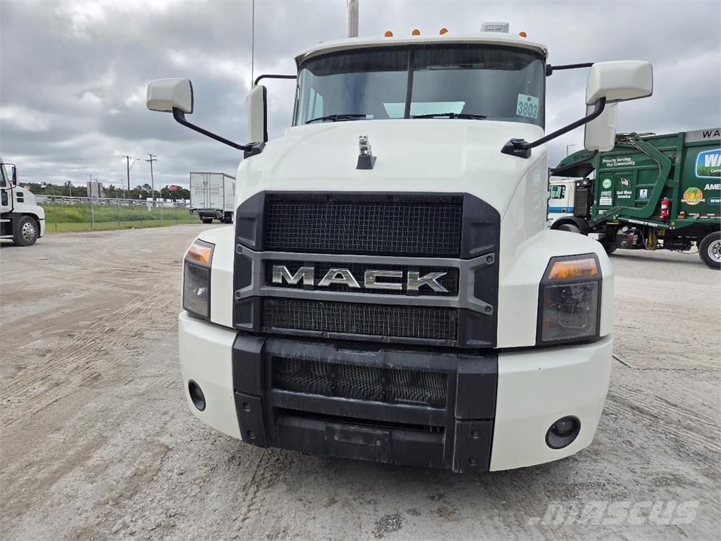 Mack AN64T 曳引機組件