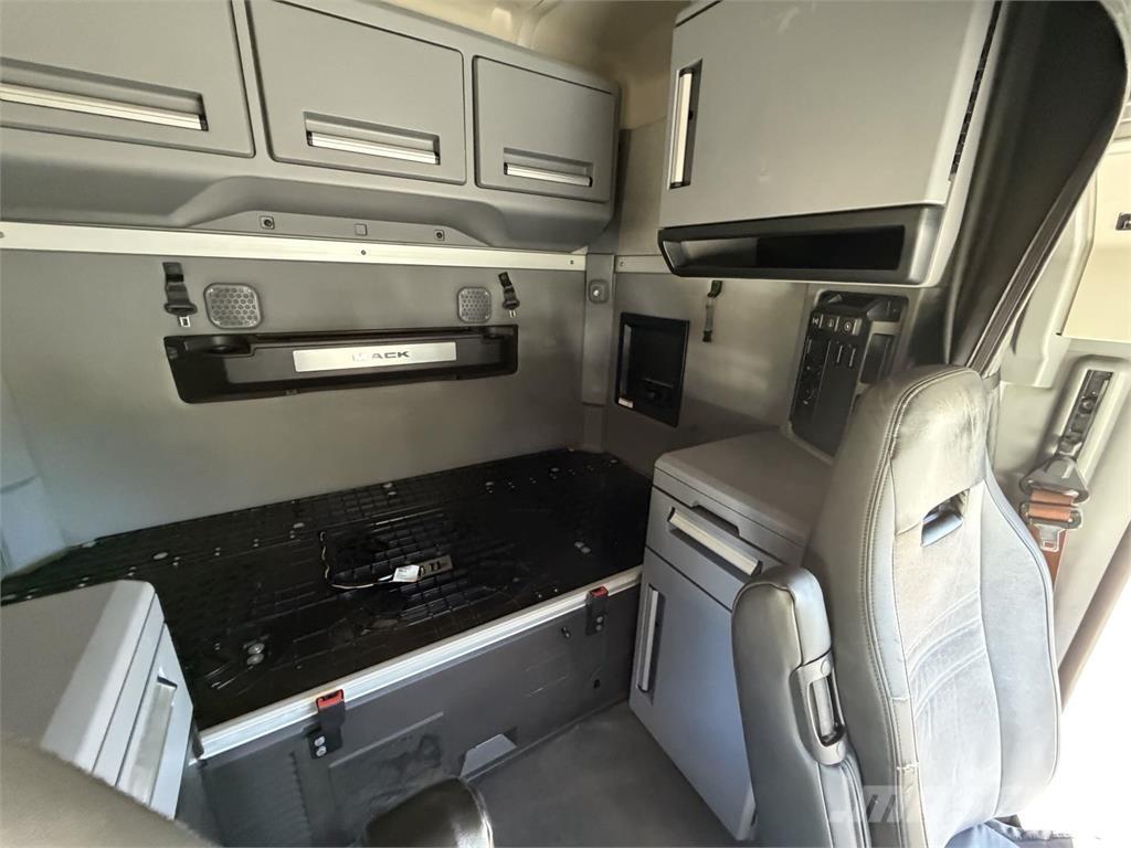 Mack AN64T 曳引機組件