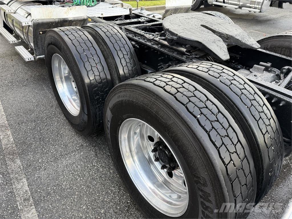 Mack CHU613 曳引機組件