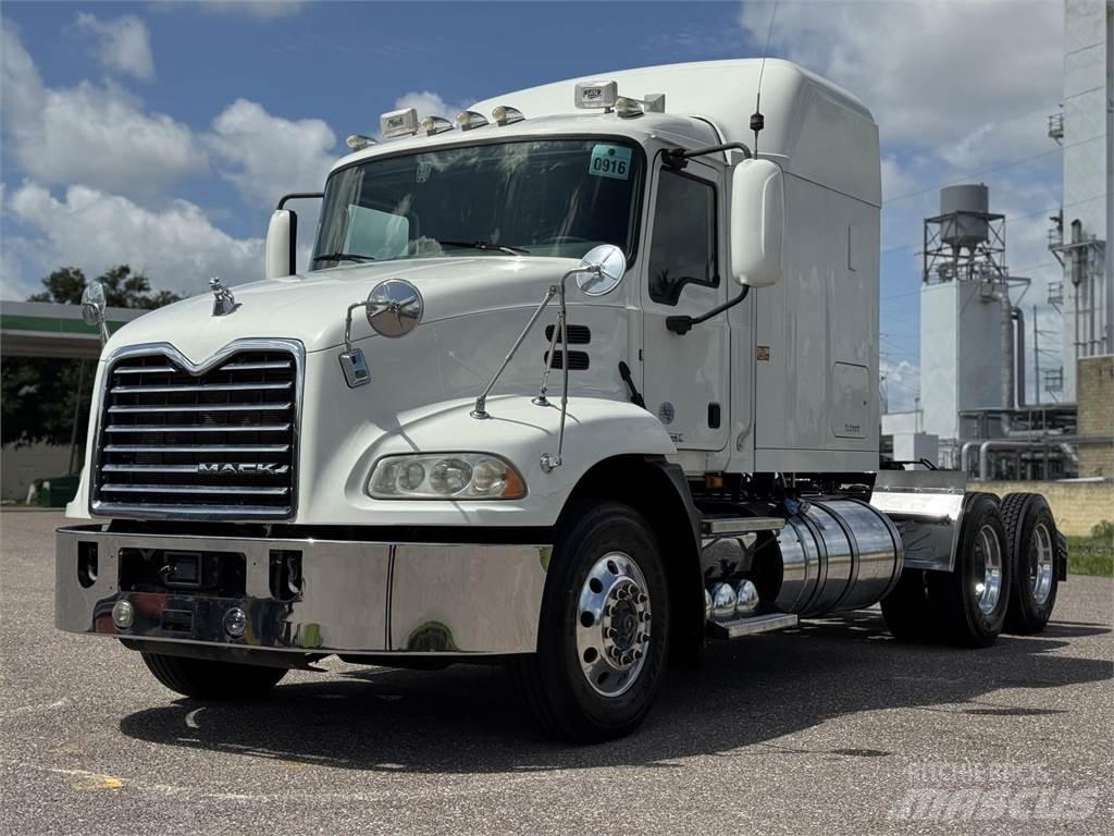 Mack CXU613 曳引機組件