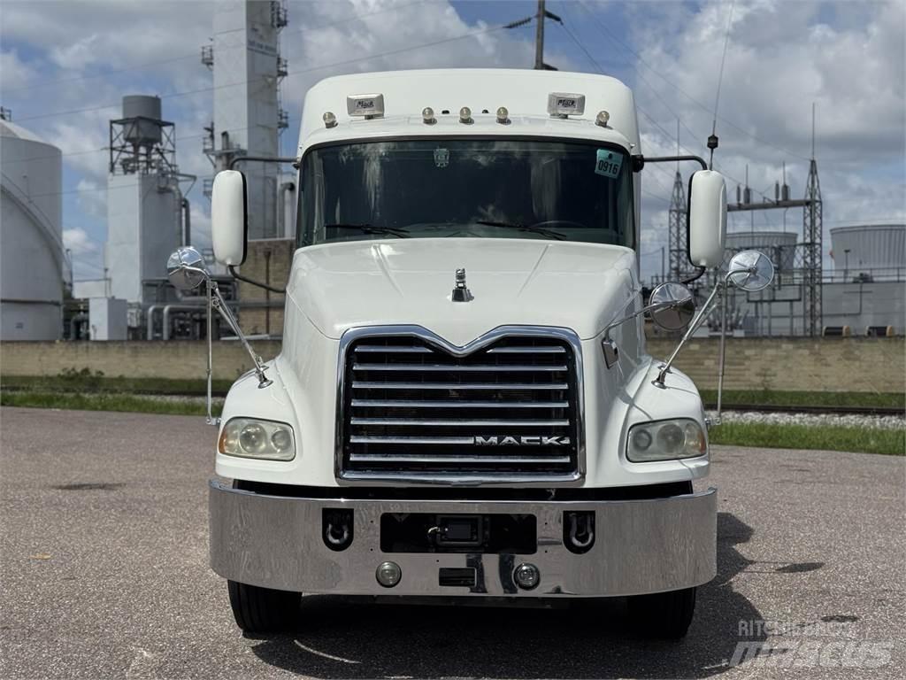 Mack CXU613 曳引機組件