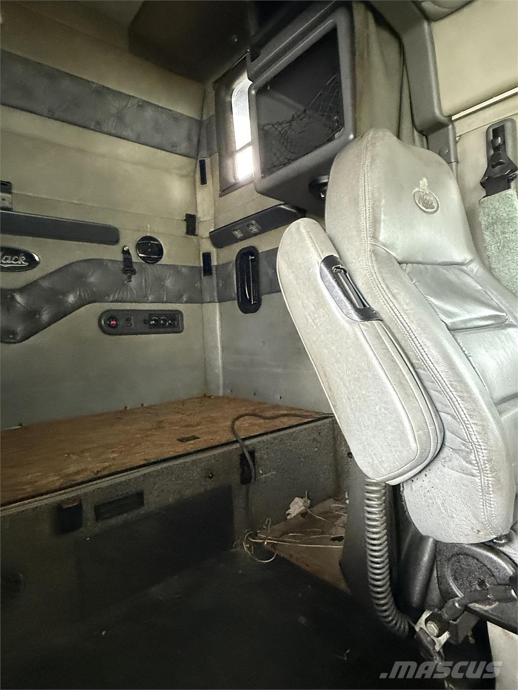 Mack CXU613 曳引機組件