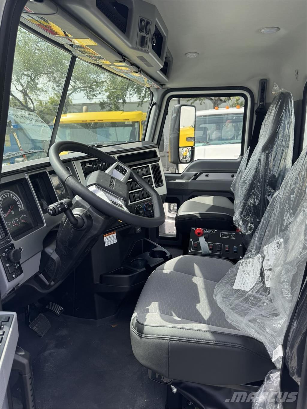 Mack GR64B 混凝土車