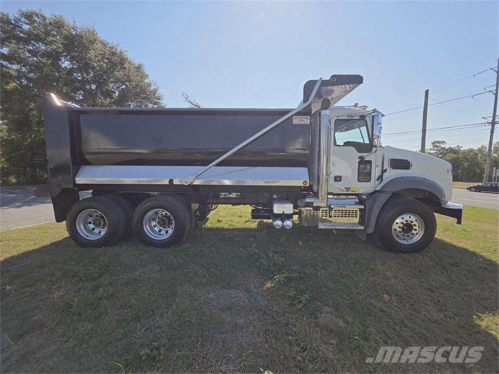 Mack GR64B 傾卸式卡車