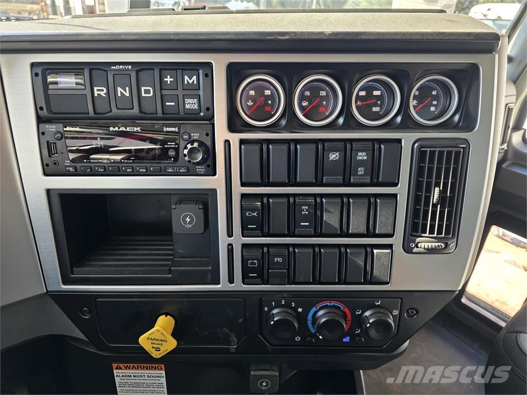 Mack GR64B 傾卸式卡車