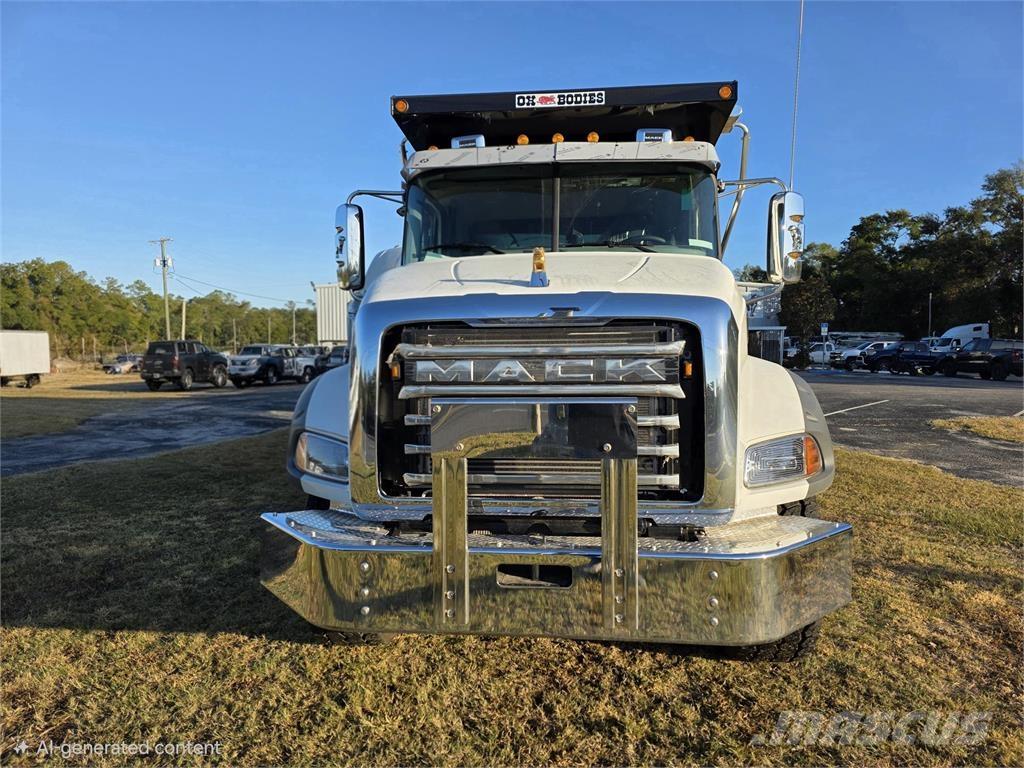 Mack GR64B 傾卸式卡車