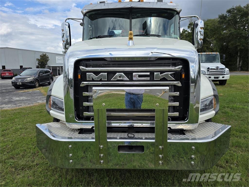 Mack GR64BR 傾卸式卡車