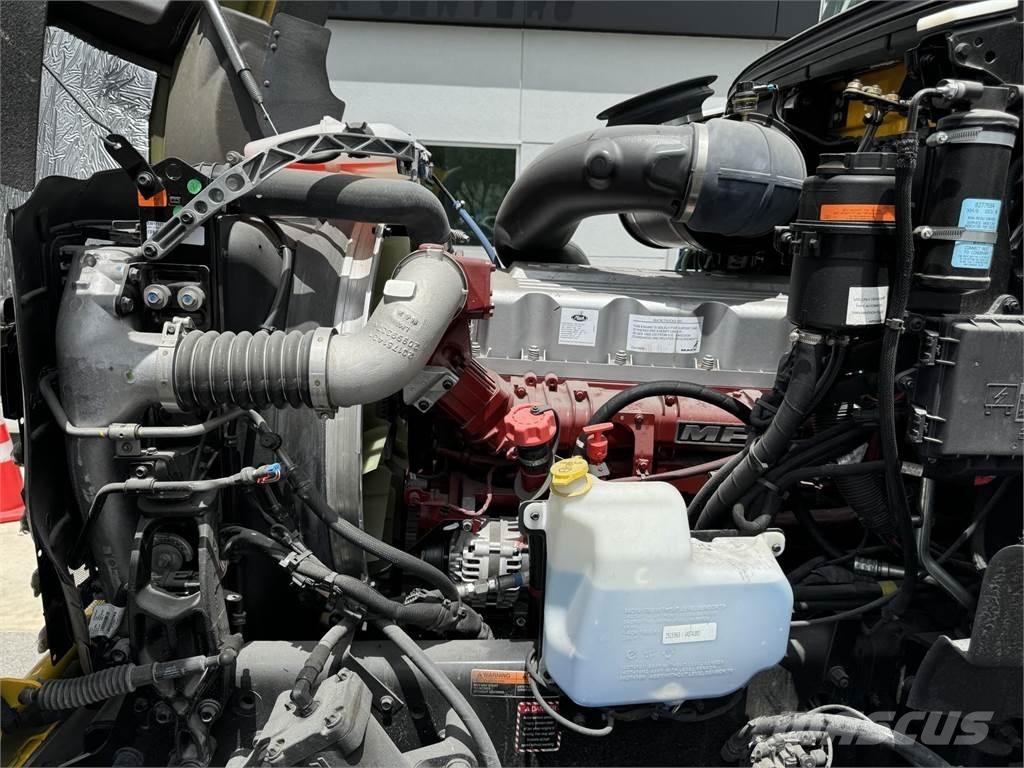 Mack GR64BRX 傾卸式卡車