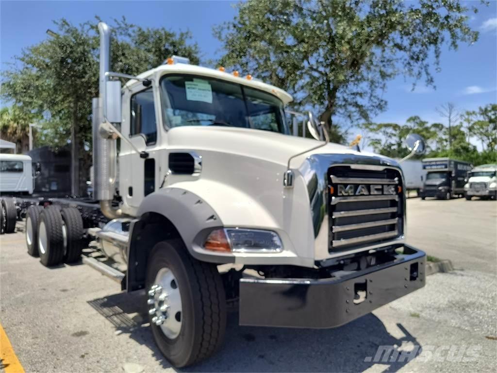 Mack GR64BX 混凝土車