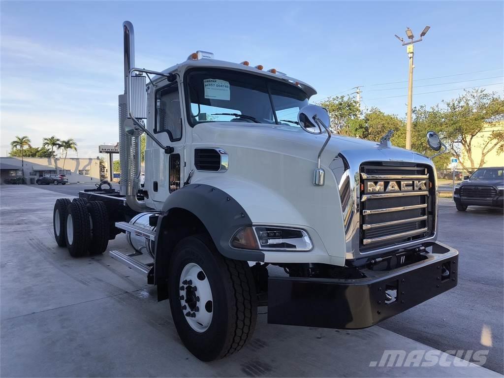 Mack GR64BX 傾卸式卡車