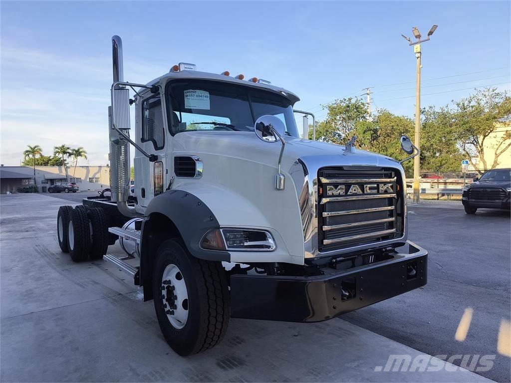 Mack GR64BX 傾卸式卡車