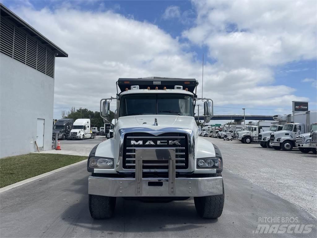 Mack GR64F 傾卸式卡車