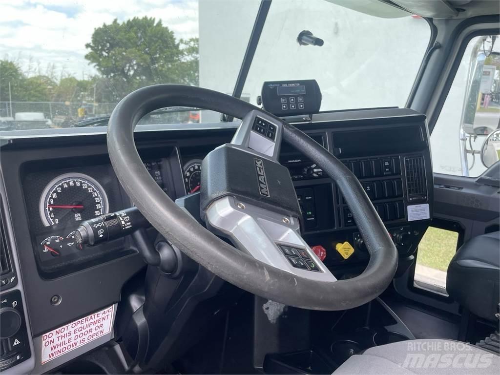 Mack GR64F 傾卸式卡車