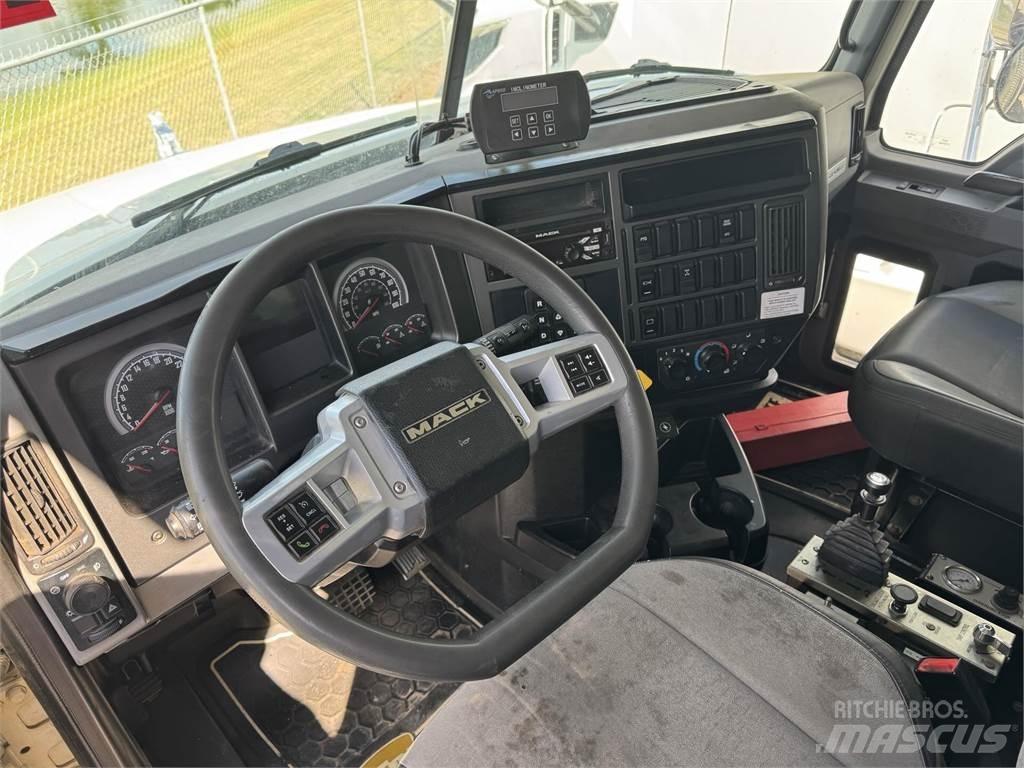 Mack GR64F 傾卸式卡車