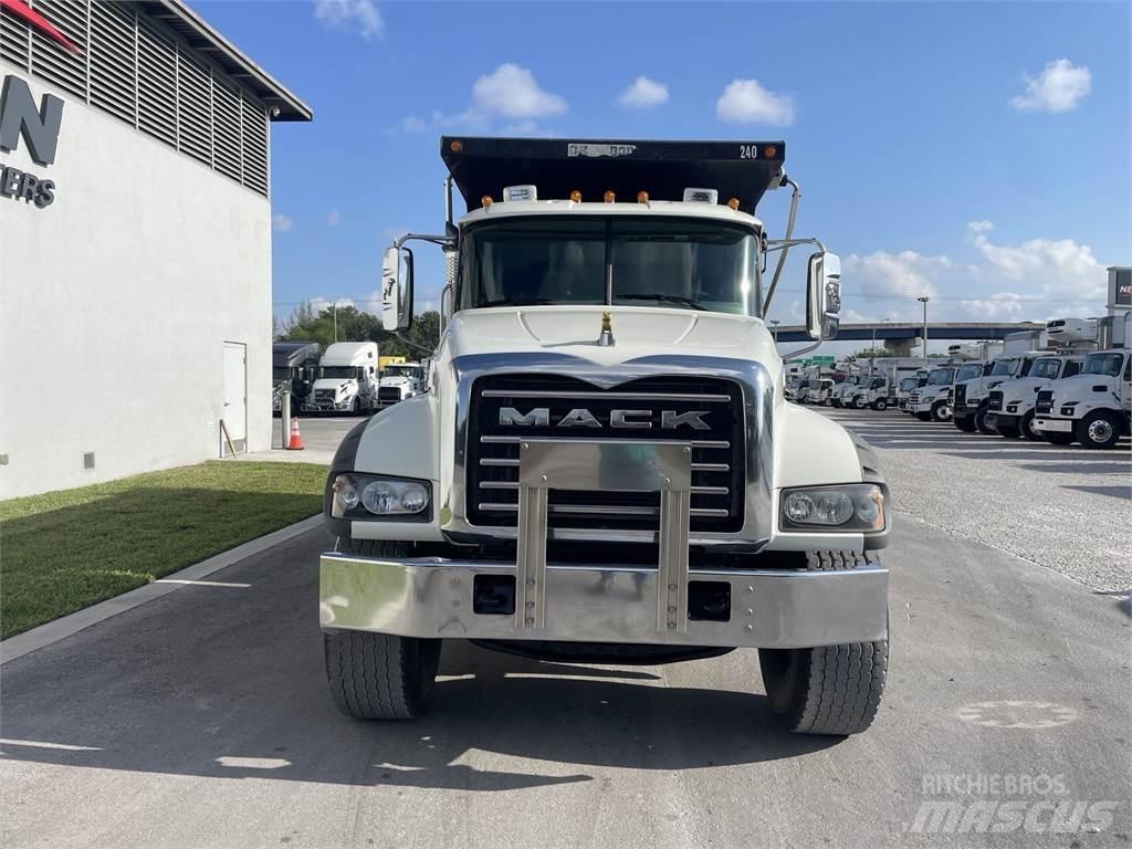 Mack GR64F 傾卸式卡車