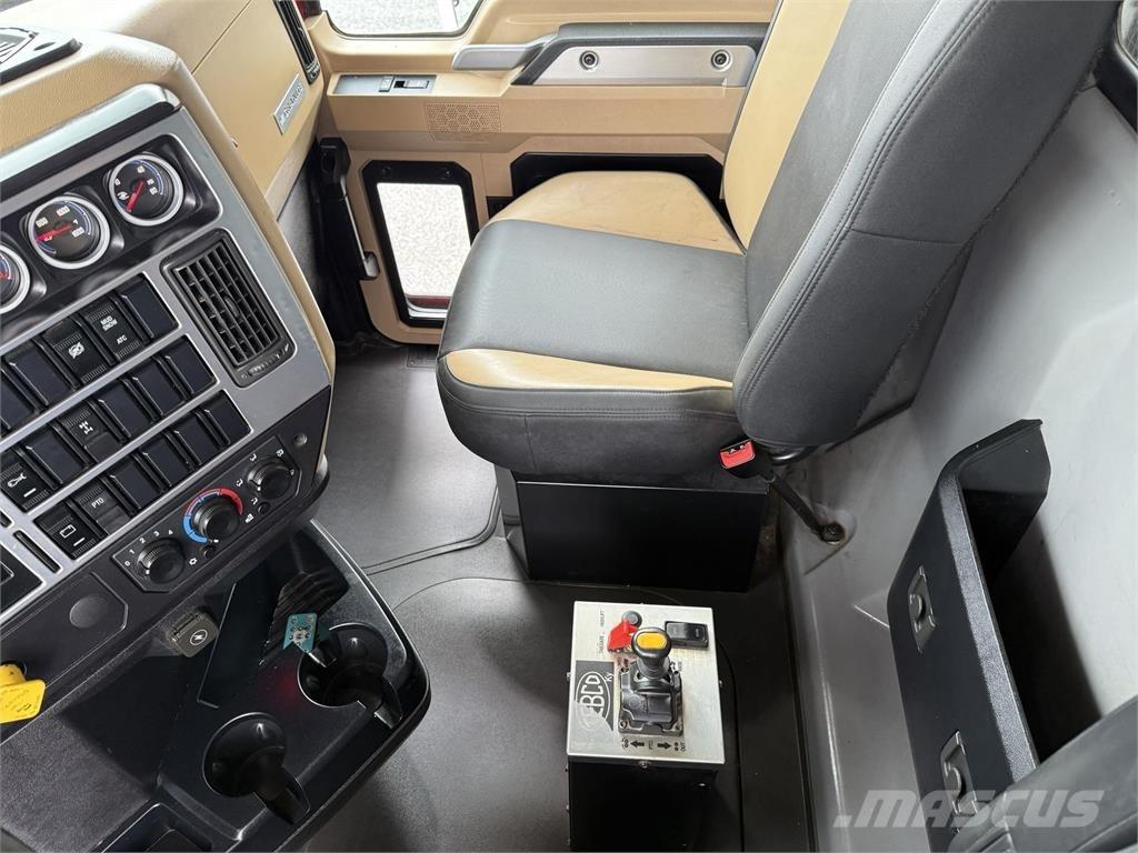 Mack GR64F 傾卸式卡車