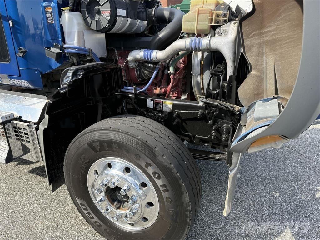 Mack GR64F 傾卸式卡車