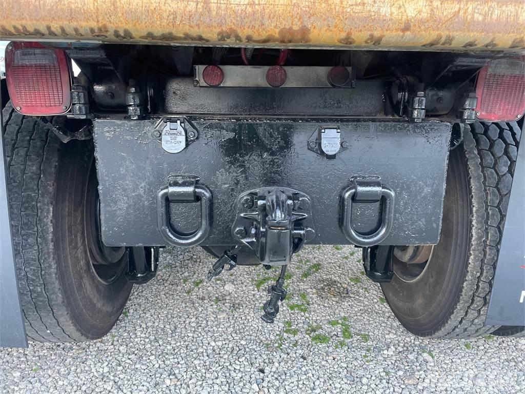 Mack GR64FR 傾卸式卡車