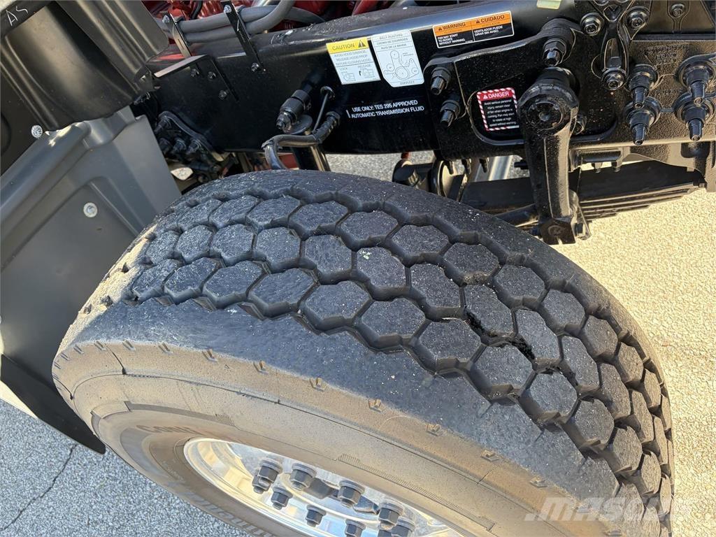 Mack GR64FR 混凝土車