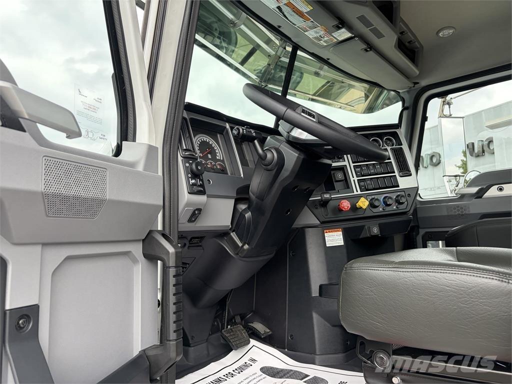 Mack GR64FT 曳引機組件