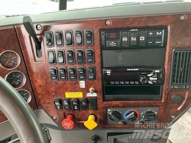Mack GU800 商用底盤車
