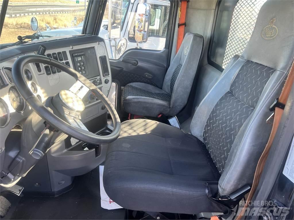 Mack GU813 其他貨車