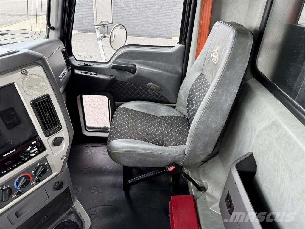 Mack GU813 其他貨車