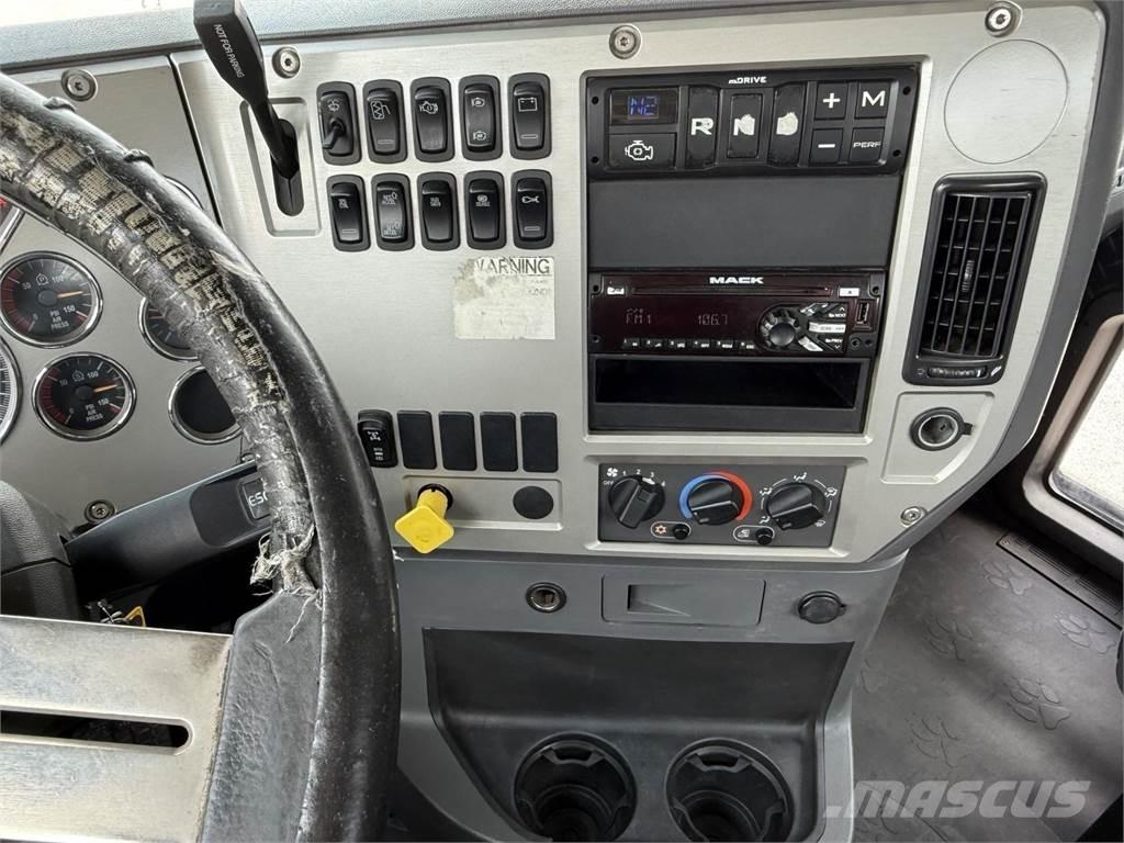 Mack GU813 其他貨車