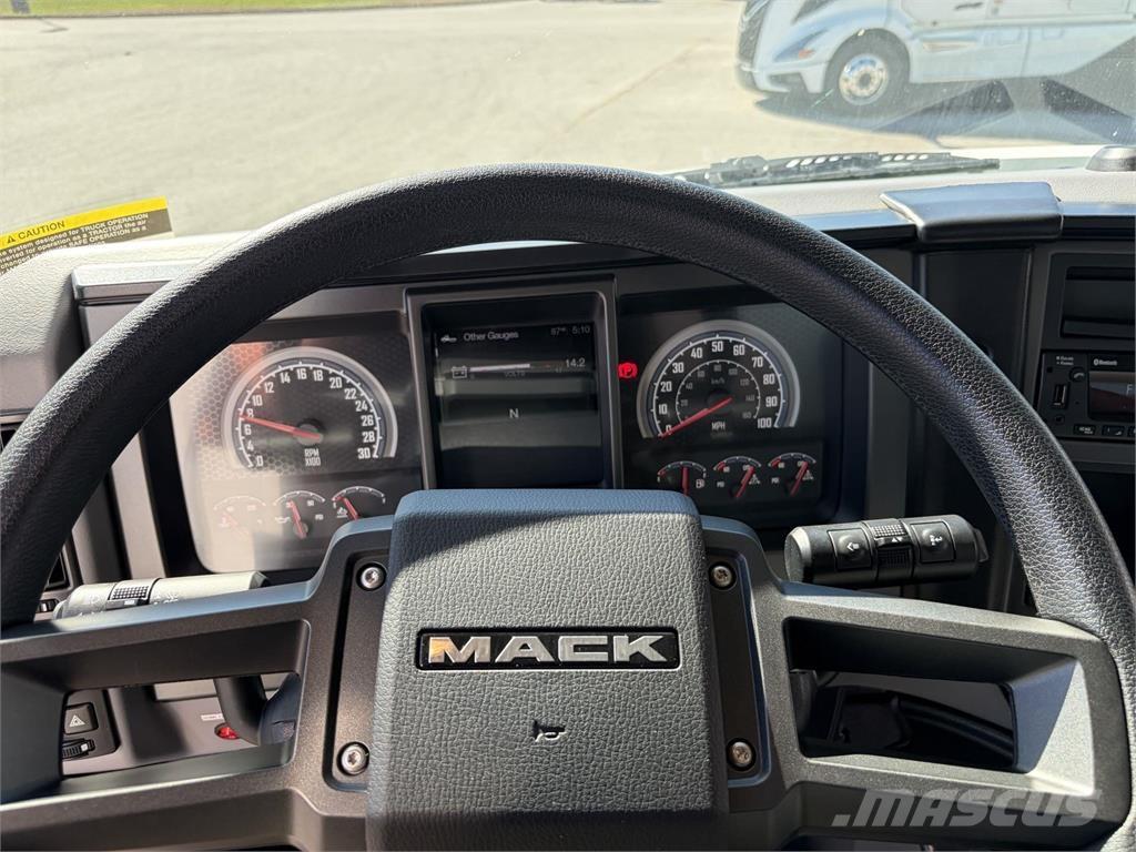 Mack MD6 42R 貨箱式卡車