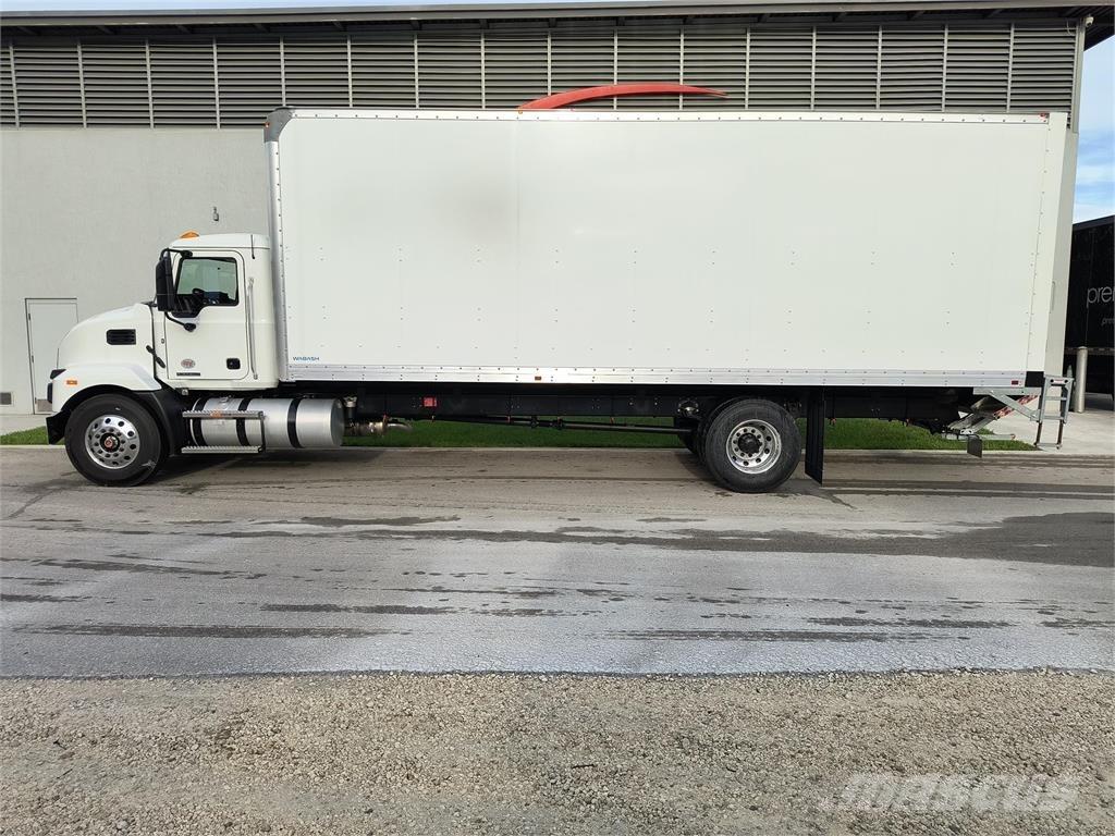 Mack MD6 42R 貨箱式卡車