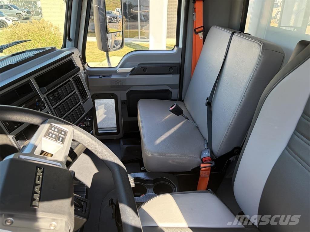 Mack MD6 42R 貨箱式卡車