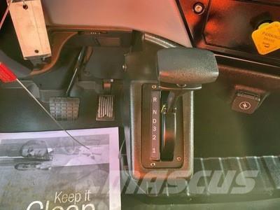 Mack MD642 貨箱式卡車