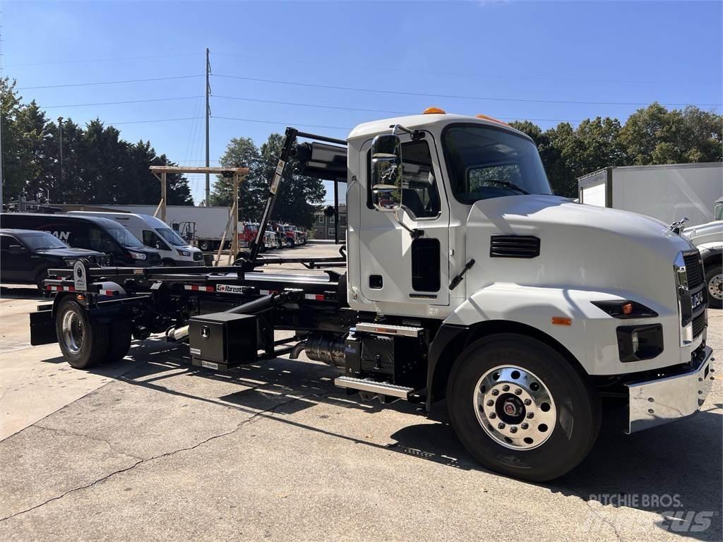Mack MD7 42R 商用底盤車