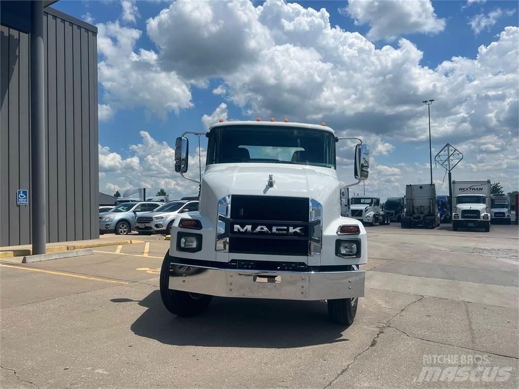 Mack MD742 商用底盤車