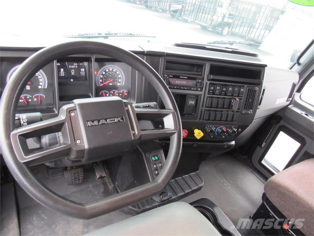 Mack MD742 商用底盤車