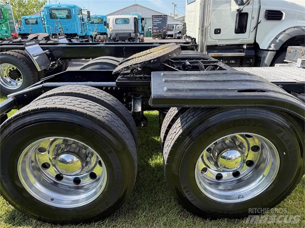 Mack PI64T 曳引機組件