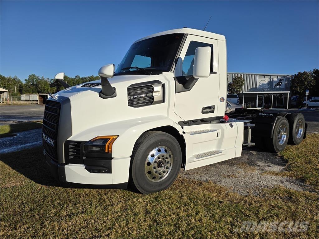 Mack PR64T 曳引機組件