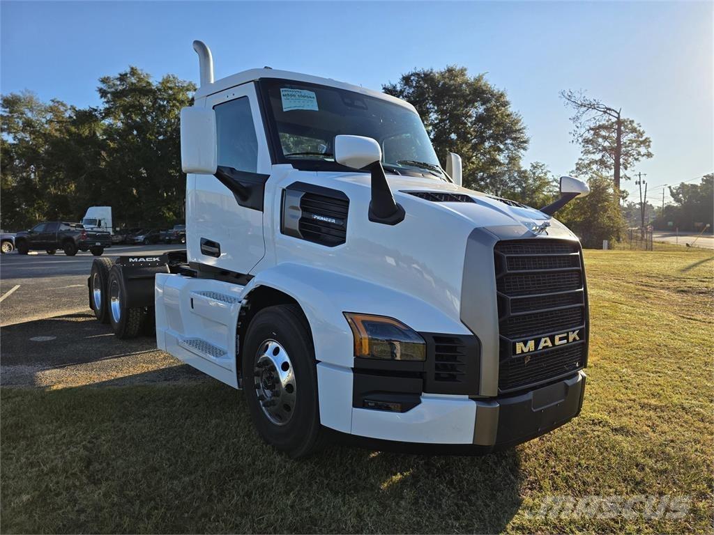 Mack PR64T 曳引機組件