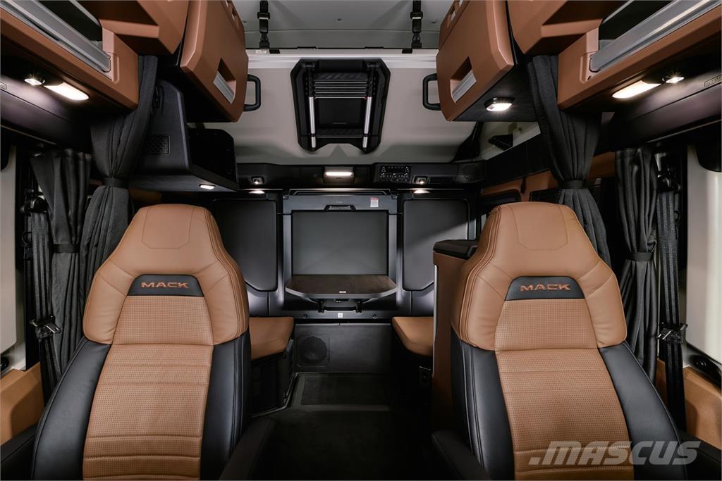 Mack PR64T 曳引機組件