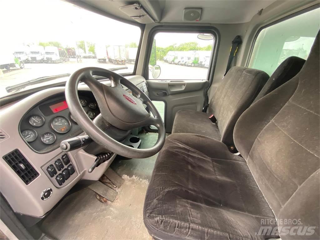 Peterbilt 337 貨箱式卡車