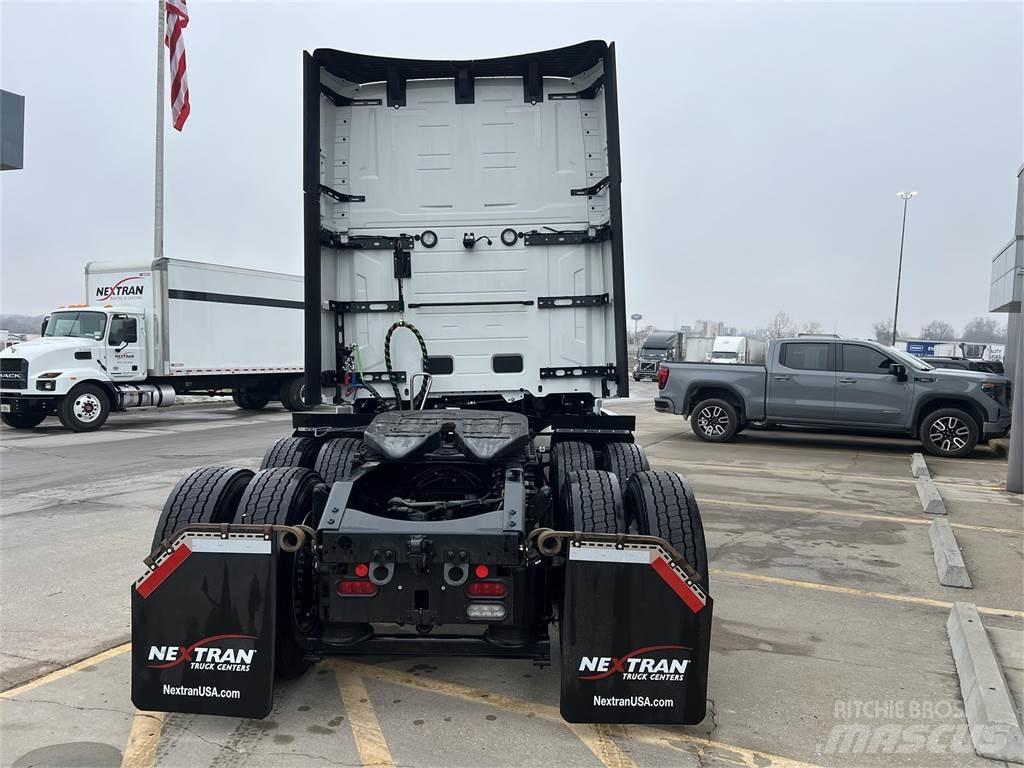 Volvo NEW VNL860 曳引機組件