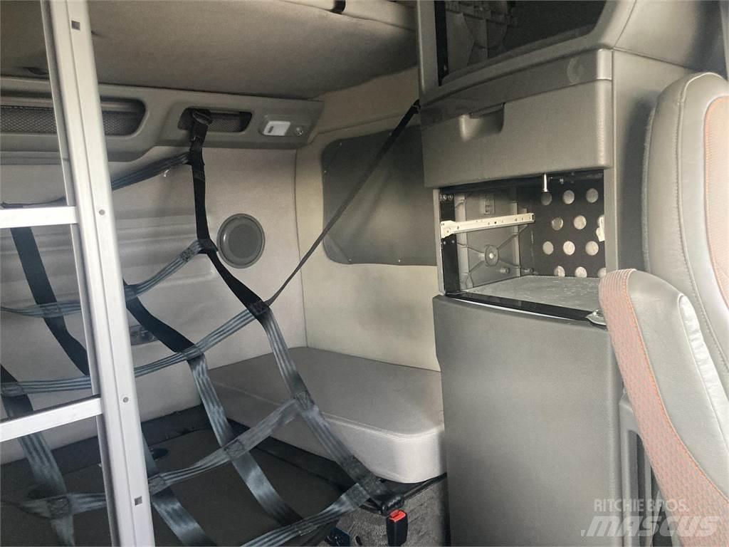 Volvo VN 曳引機組件
