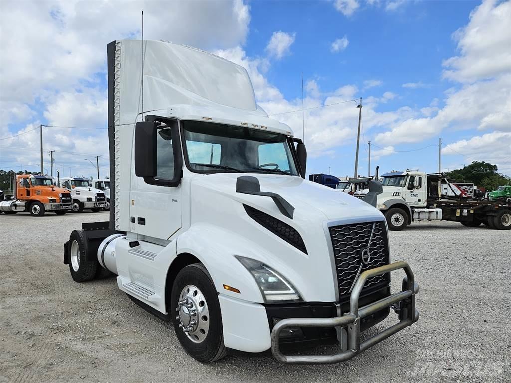 Volvo VNL42T300 曳引機組件