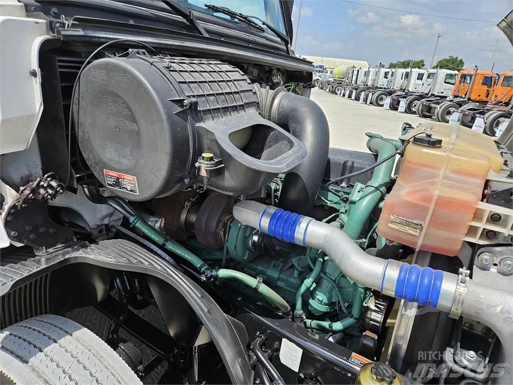 Volvo VNL62T300 曳引機組件