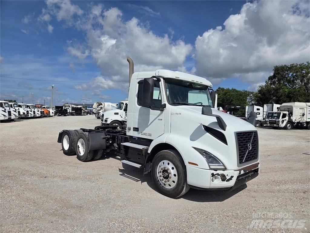 Volvo VNL64T300 曳引機組件