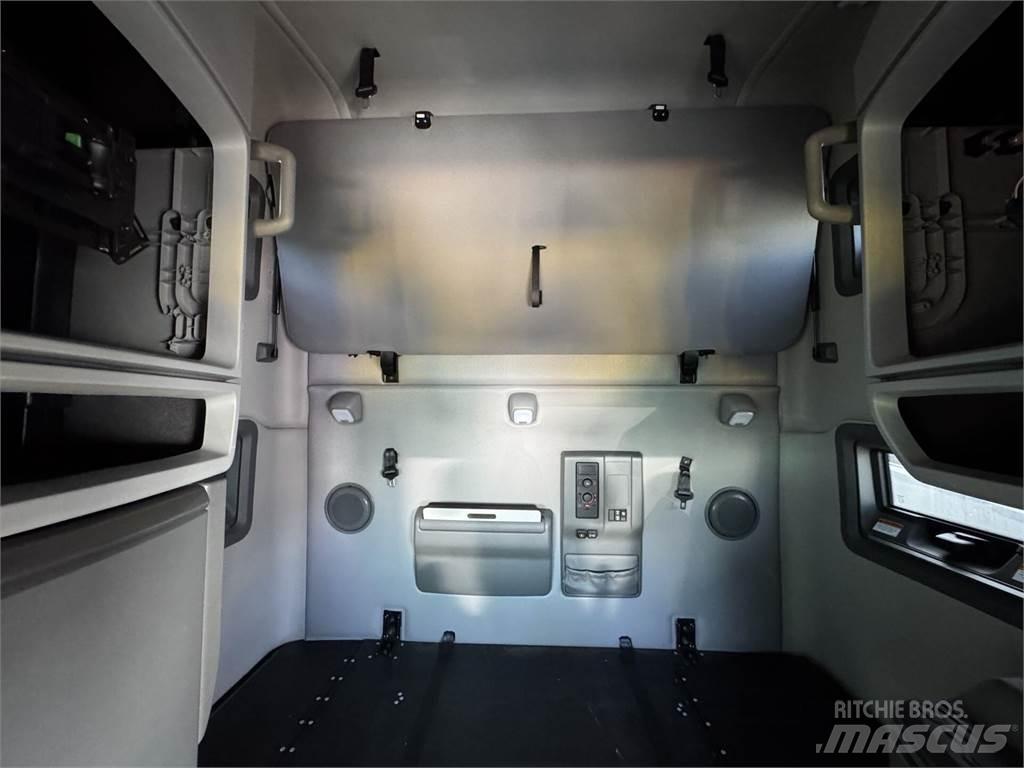Volvo VNL64T760 曳引機組件