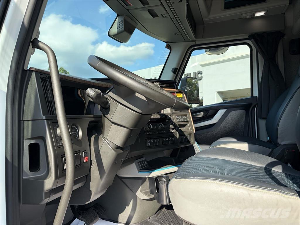 Volvo VNL64T860 曳引機組件