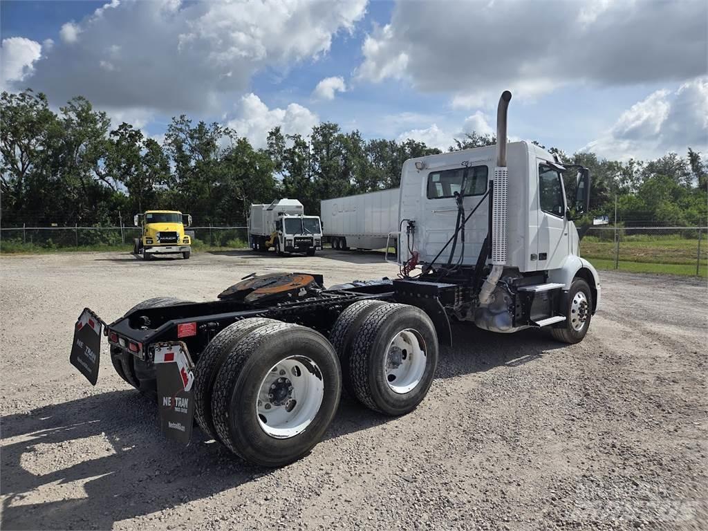 Volvo VNR64T300 曳引機組件