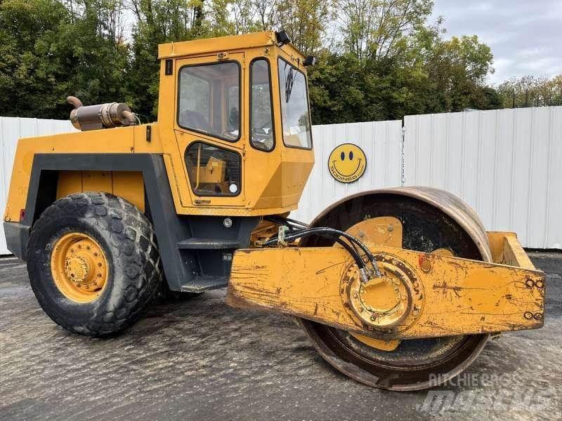 Bomag BW213D 土壤壓實機