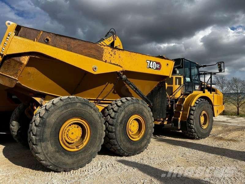 CAT 740GC 鉸接式起吊車